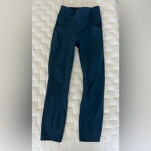 lululemon size 2, blue cropped leggings with pockets.